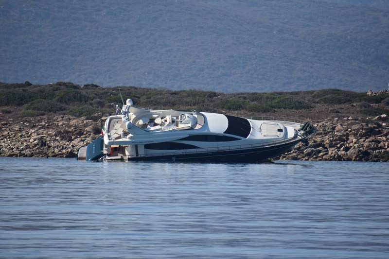 BoatWreckNearOlbia.small